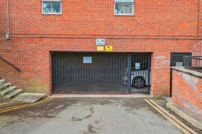 1 Bedroom Flat For Sale In Grove Road, Luton, Bedfordshire, LU1
