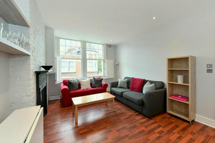 4 Bedroom Flat To Rent In Cavendish Parade, Clapham, SW4