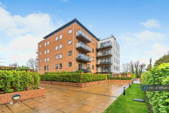 2 Bedroom Flat To Rent In Old Bracknell Lane West, Bracknell, RG12