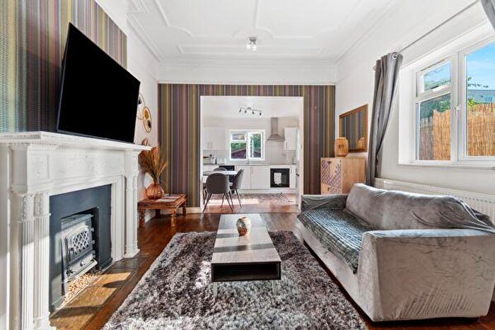 2 Bedroom Flat For Sale In Olive Road, London, NW2