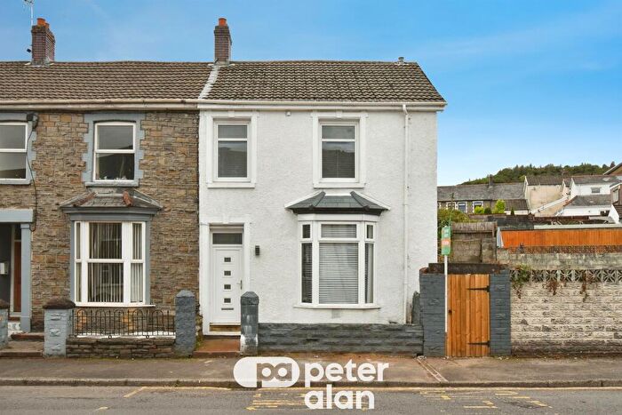 3 Bedroom End Of Terrace House For Sale In Clifton Crescent, Aberdare, CF44