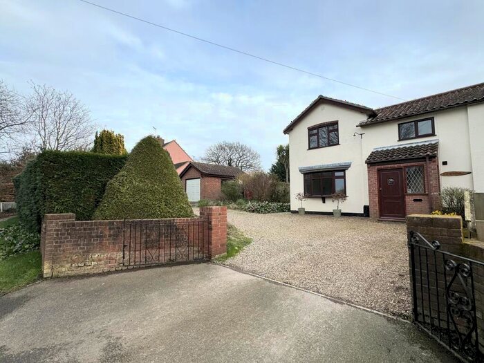 3 Bedroom Semi-Detached House To Rent In Toad Row, Henstead, NR34