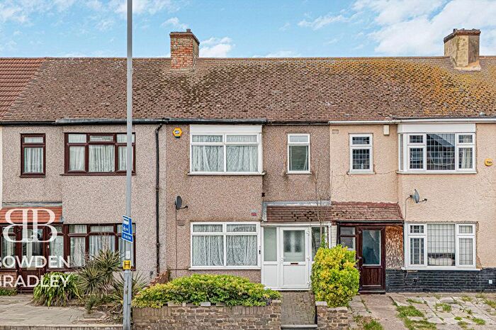 3 Bedroom Terraced House For Sale In Dagenham Road, Rainham, RM13