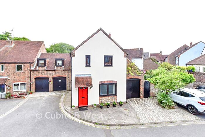 3 Bedroom Link Detached House For Sale In Spring Gardens, Emsworth, Hampshire, PO10