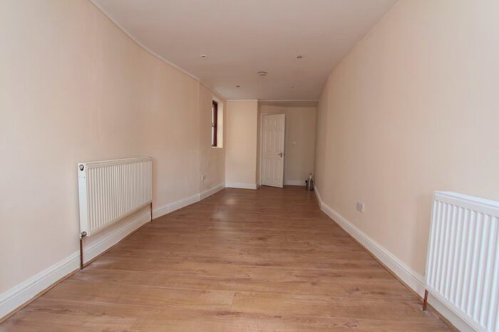 Studio To Rent In Friern Barnet Road, London, N11