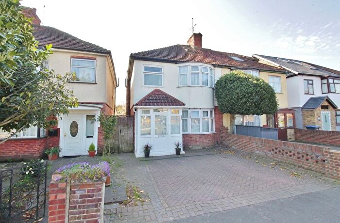 4 Bedroom Semi Detached House To Rent In Whitton Dene, Isleworth, TW7