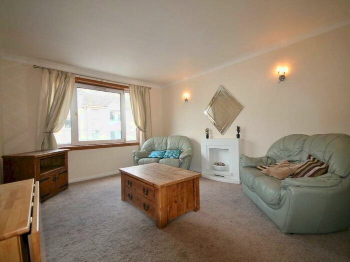 3 Bedroom Flat To Rent In Linksfield Place, Pittodrie, Aberdeen, AB24