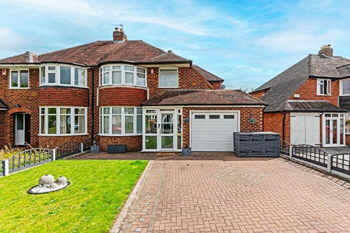 4 Bedroom Semi Detached House To Rent In Stirling Road, Sutton Coldfield, B73