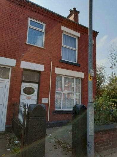 6 Bedroom Terraced House To Rent In Plodder Lane, Bolton, BL4