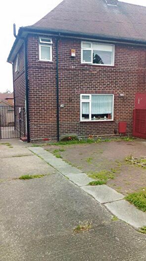 3 Bedroom Semi Detached House To Rent In Western Boulevard, Nottingham, NG8