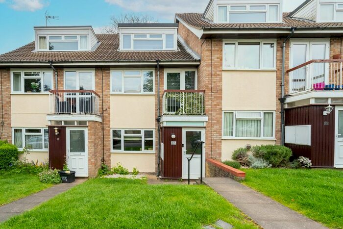 1 Bedroom Maisonette To Rent In Harriet Way, Bushey, Hertfordshire, WD23