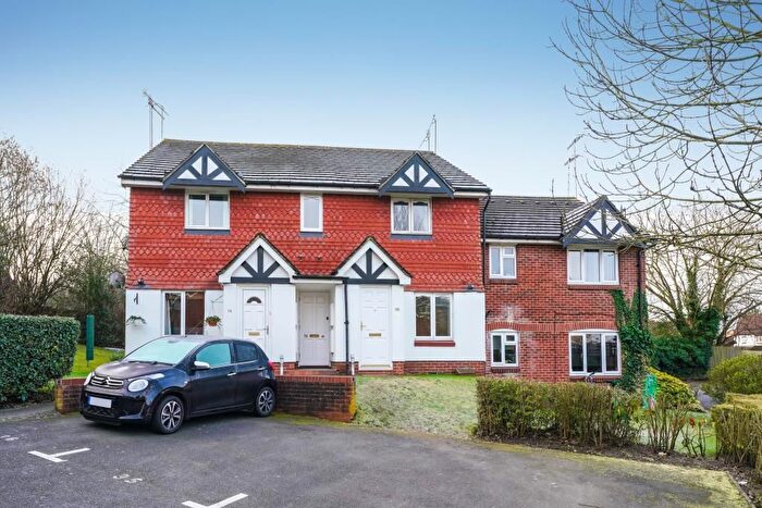 1 Bedroom Flat To Rent In Eyston Drive, Weybridge, Surrey, KT13