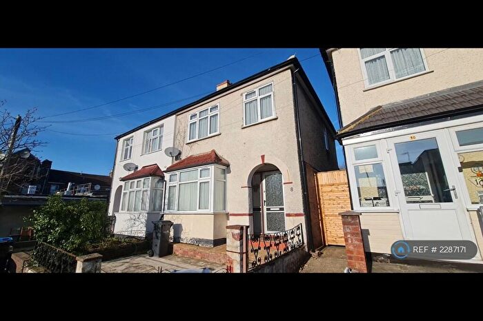 4 Bedroom Semi Detached House To Rent In Albany Road, Enfield, EN3