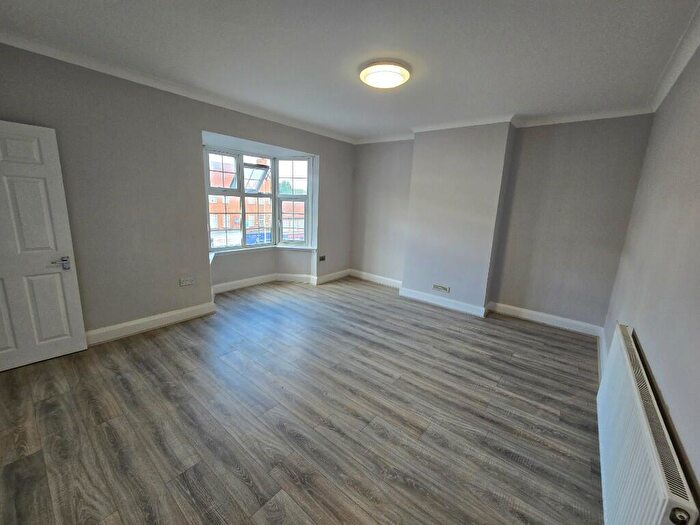 2 Bedroom Flat To Rent In Watford Way, London, NW4