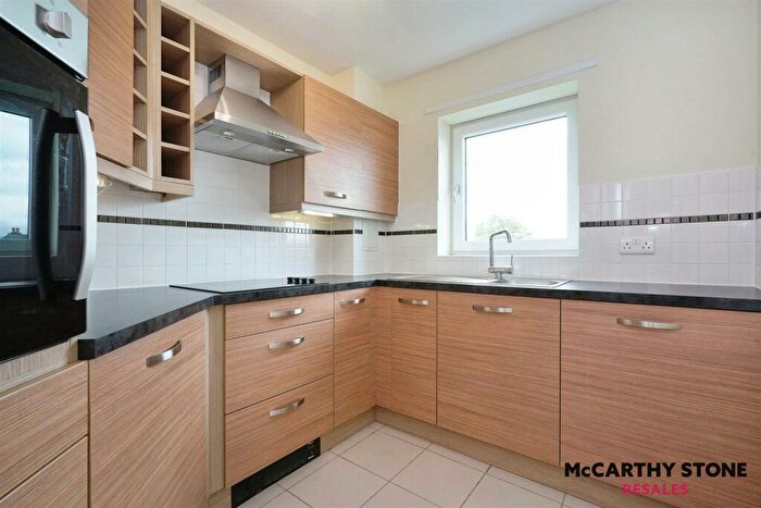 2 Bedroom Flat For Sale In Lyle Court, Barnton Grove, Edinburgh, EH4