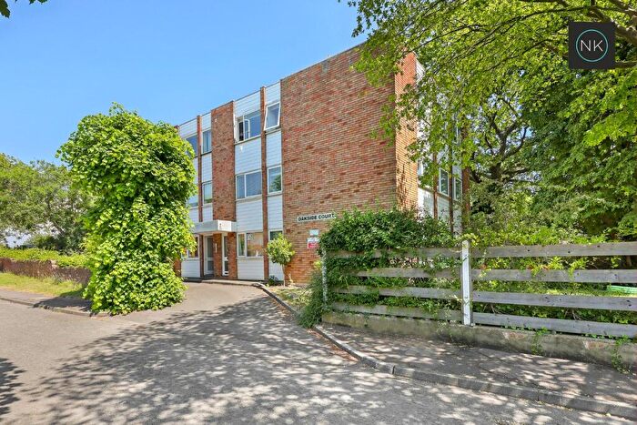 2 Bedroom Flat To Rent In Oakside Court, Deepdene Close, Snaresbrook, London, E11