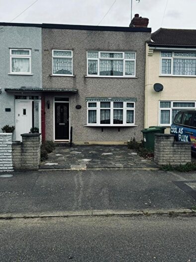 3 Bedroom Terraced House To Rent In Woburn Avenue, Hornchurch, RM12