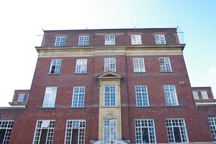 2 Bedroom Flat To Rent In The Parade, High Street, Watford, WD17