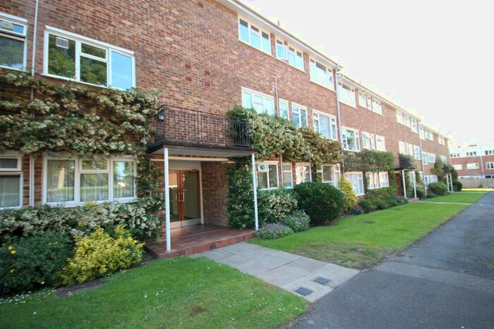 2 Bedroom Flat To Rent In Lindfield Gardens, Guildford, GU1