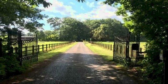 Equestrian Facility To Rent In Crawley Hill, West Wellow, Romsey, SO51