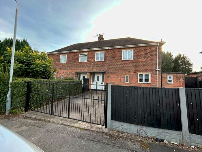 3 Bedroom Semi-Detached House To Rent In Laughton Crescent, Hucknall, Nottingham, Nottinghamshire, NG15