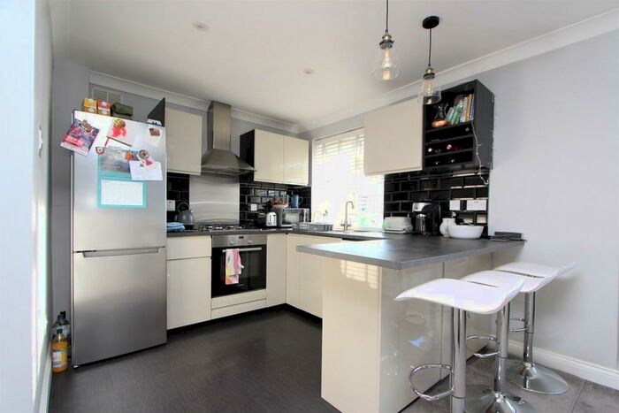 2 Bedroom Maisonette To Rent In Annington Road, East Finchley, N2