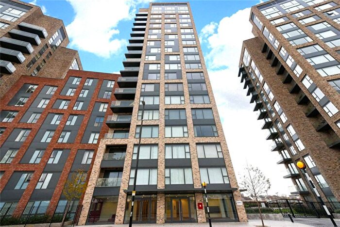 3 Bedroom Flat To Rent In Cherry Orchard Road, Croydon, CR0