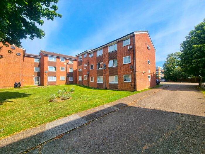 1 Bedroom Flat To Rent In Huxley Close, Northolt, UB5