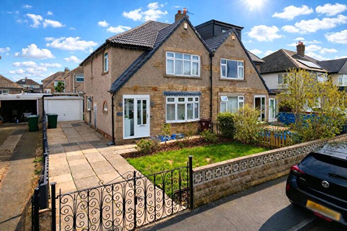 3 Bedroom Semi Detached House For Sale In Oakdale Drive, Shipley, West Yorkshire, BD18