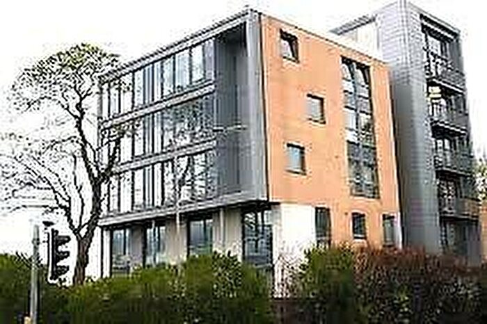 2 Bedroom Flat To Rent In Brabloch Park, Paisley, PA3