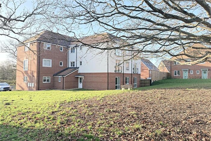 2 Bedroom Flat For Sale In Hotham Drive, Binfield, Bracknell, RG42