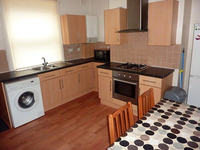 4 Bedroom House To Rent In Royal Park Road, LS6