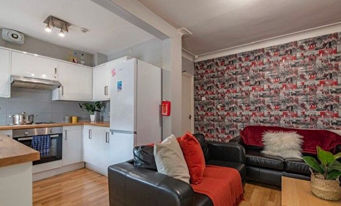 4 Bedroom Semi-Detached House To Rent In Derwentwater Terrace, Leeds, LS6