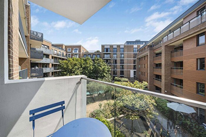 2 Bedroom Property To Rent In Fairmont House, Canada Water, SE16