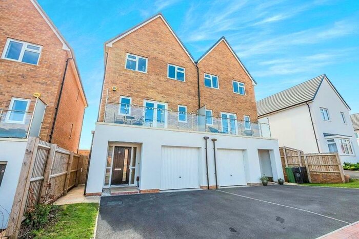 4 Bedroom Semi-Detached House To Rent In Payton Street, Cofton Hackett, Birmingham, B45