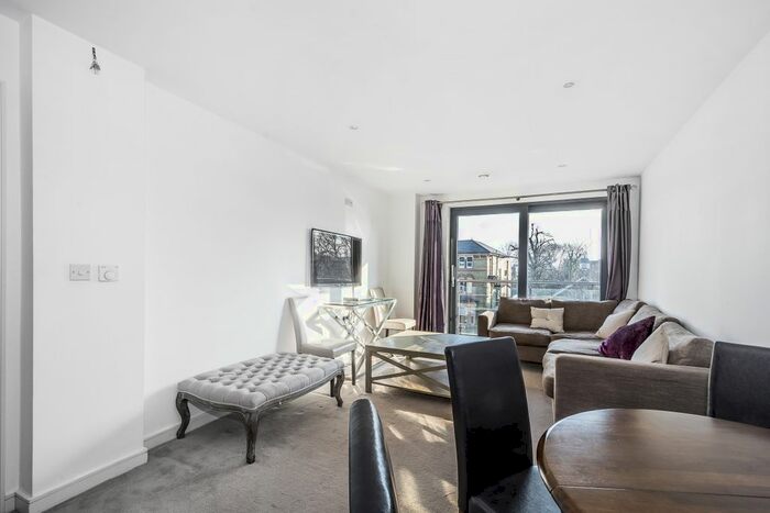 2 Bedroom Flat To Rent In Putney Hill, London, SW15