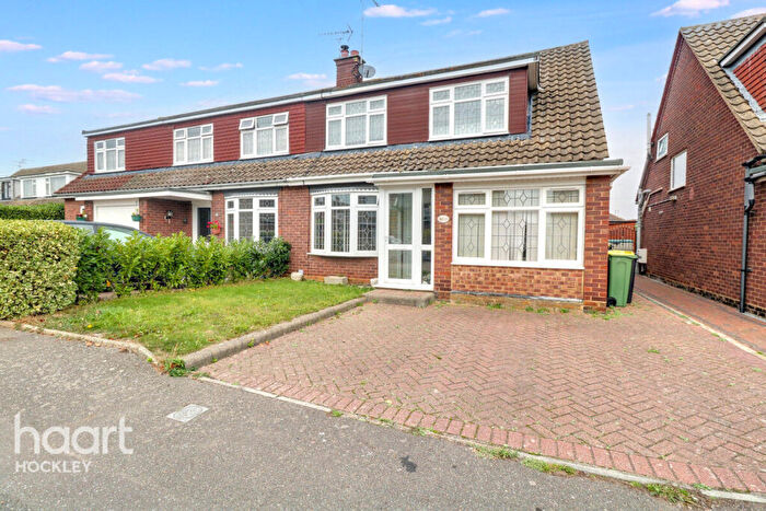 4 Bedroom Semi-Detached House For Sale In Westbury, Rochford, SS4