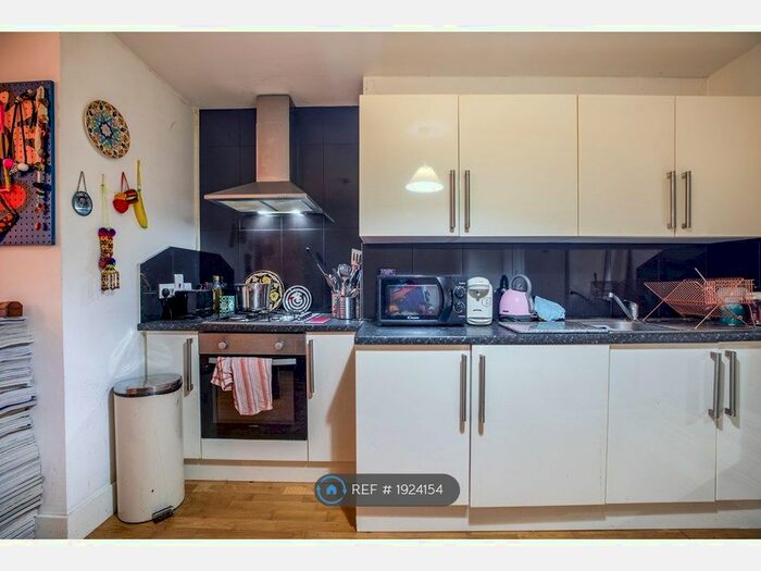 1 Bedroom Flat To Rent In Navarino Road, London, E8