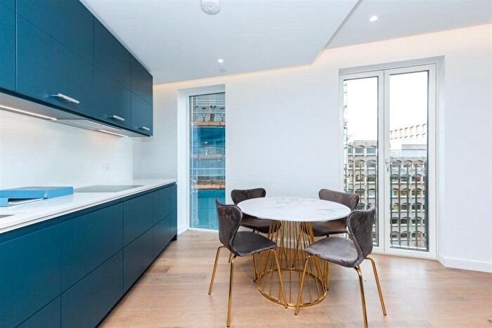 2 Bedroom Flat To Rent In Sovereign Court, London, WC1X
