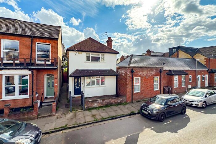 3 Bedroom Detached House For Sale In Burnham Road, St. Albans, Hertfordshire, AL1