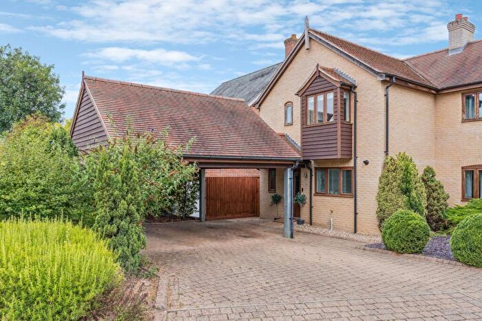 3 Bedroom Semi-Detached House For Sale In Rupert Neve Close, Melbourn, Royston, SG8