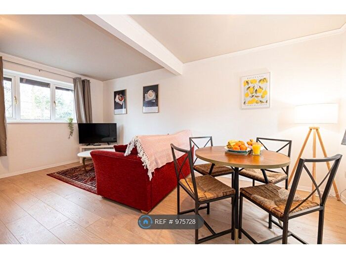 2 Bedroom End Of Terrace House To Rent In Park Drive, Manchester, M16