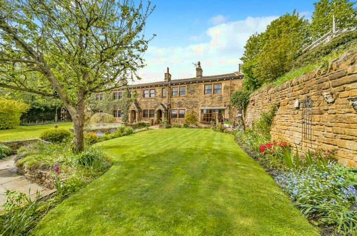 2 Bedroom Semi-Detached House To Rent In Smalewell Gardens, Pudsey, West Yorkshire, LS28