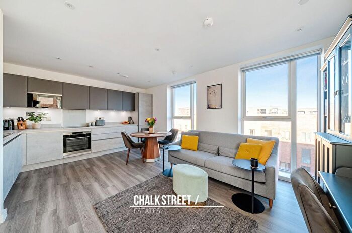 1 Bedroom Flat For Sale In Somerville House, Fairlane Road, Rainham, RM13