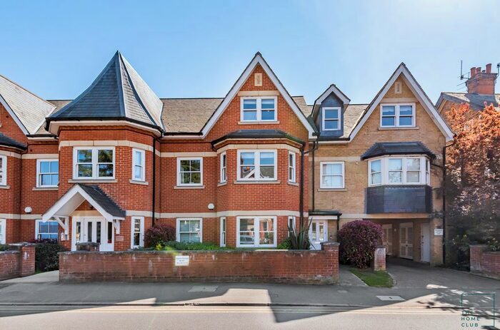 3 Bedroom Flat To Rent In York Road, Guildford, GU1