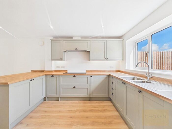 4 Bedroom Semi-Detached House To Rent In Redwing Gate, Goldfinch Edge, Cam, GL11