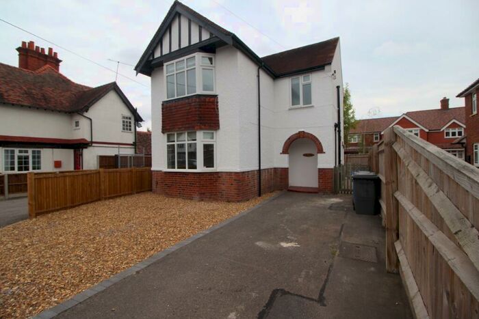 3 Bedroom Detached House To Rent In Portlock Rd, Maidenhead, SL6