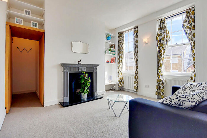 1 Bedroom Apartment For Sale In Surrey Square, Old Kent Road, SE17