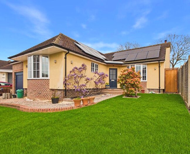 3 Bedroom Detached Bungalow For Sale In Maytree Avenue, Findon Valley, Worthing, BN14