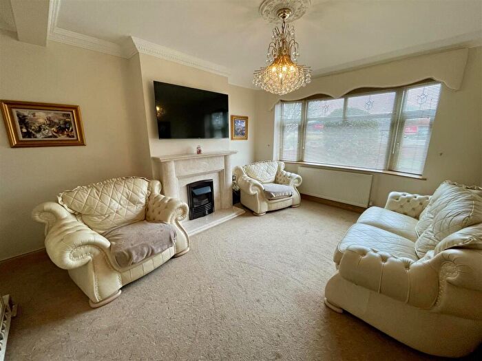 3 Bedroom Semi-Detached House For Sale In Lynton Gardens, Darlington, DL1